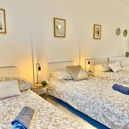 Spacious With Patio * Wiener Neudorf