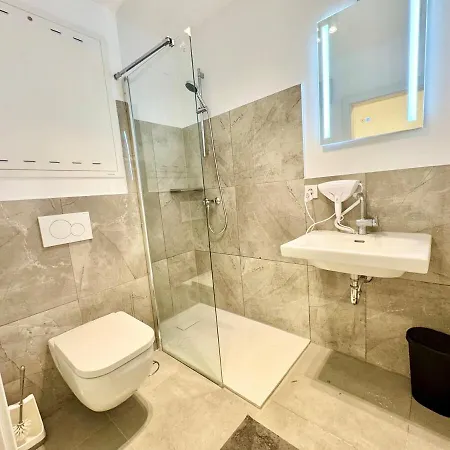 Spacious With Patio *