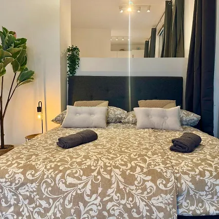 Appartamento Spacious With Patio Wiener Neudorf